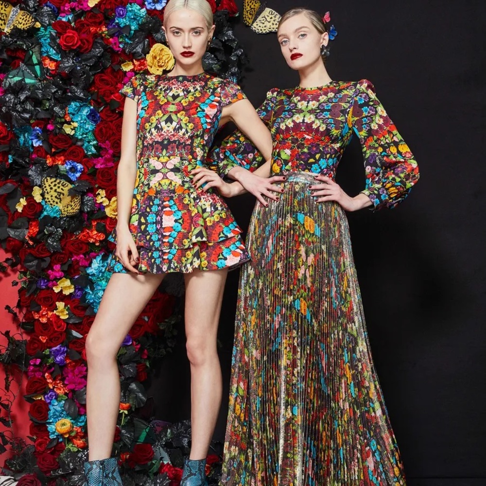 ALICE + OLIVIA Quilla Floral Silk Crop Top - Picture 7 of 12